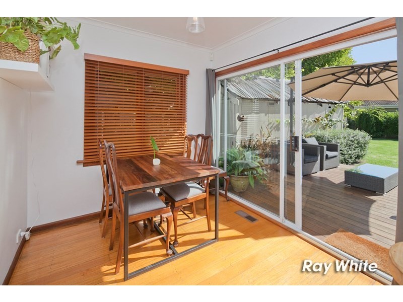 16 Bayside Grove, Seaford VIC 3198