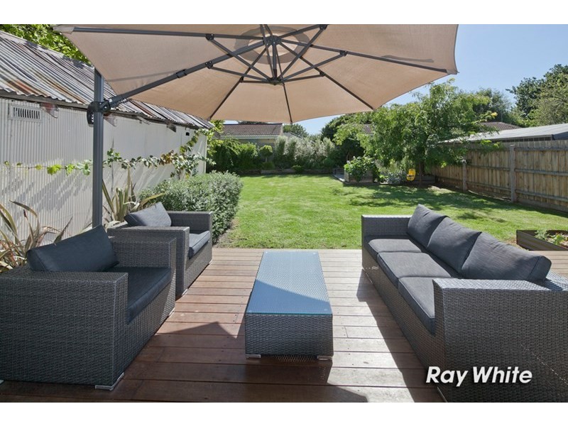 16 Bayside Grove, Seaford VIC 3198