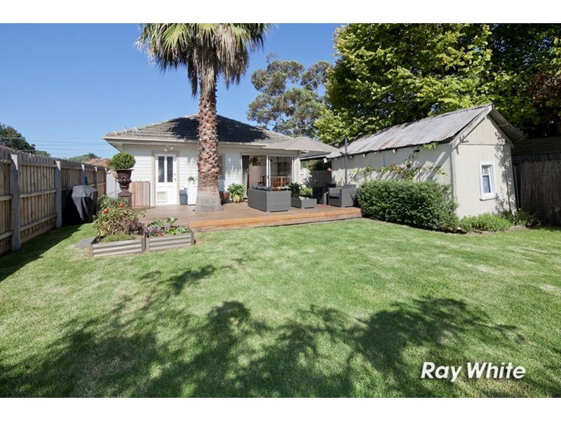 16 Bayside Grove, Seaford VIC 3198