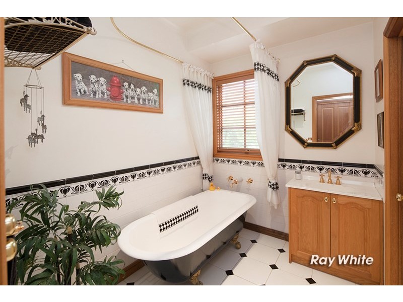 18 Granite Drive, Langwarrin VIC 3910