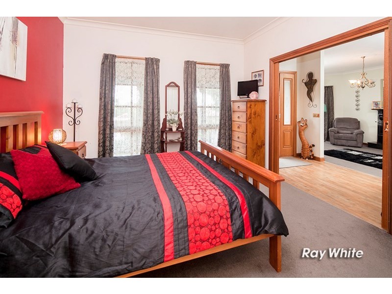 18 Granite Drive, Langwarrin VIC 3910