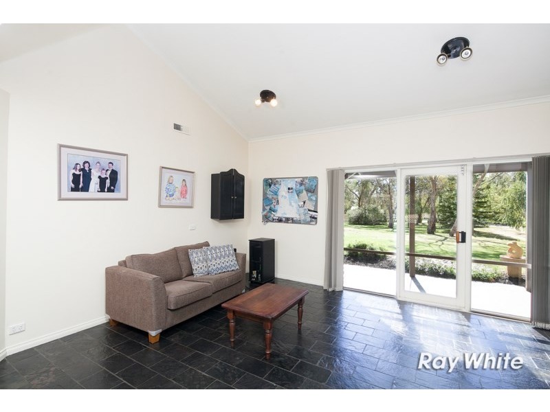 24 Stephens Place, Somerville VIC 3912