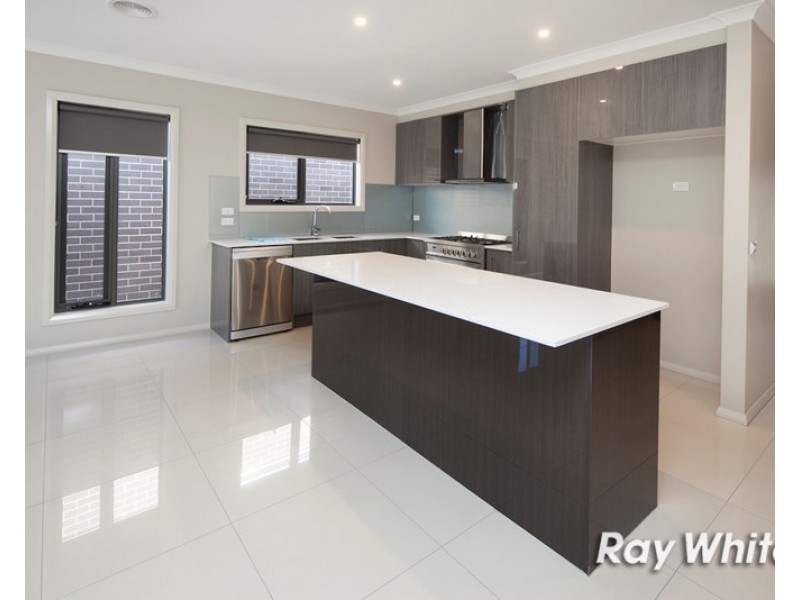 27 Brittle Gum Road, Cranbourne East VIC 3977