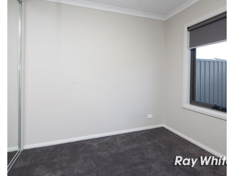 27 Brittle Gum Road, Cranbourne East VIC 3977