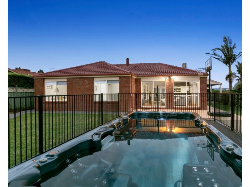 34 Francis Crescent, Langwarrin VIC 3910