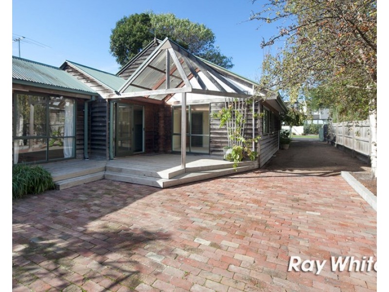 22 Surrey Street, Mornington VIC 3931