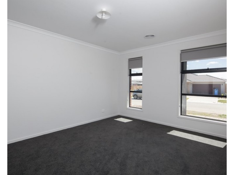 12 Yarra Street, Clyde VIC 3978