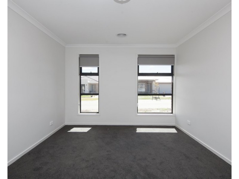 12 Yarra Street, Clyde VIC 3978