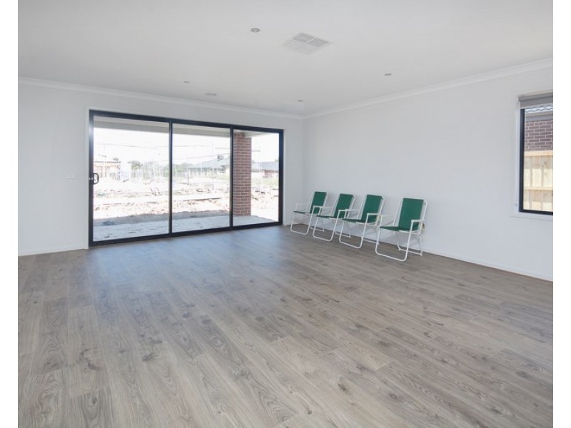 12 Yarra Street, Clyde VIC 3978