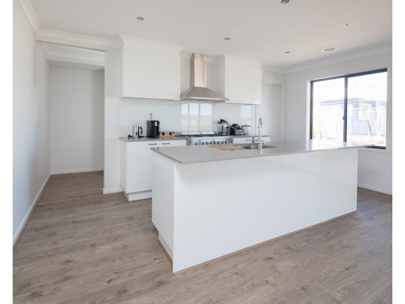 12 Yarra Street, Clyde VIC 3978