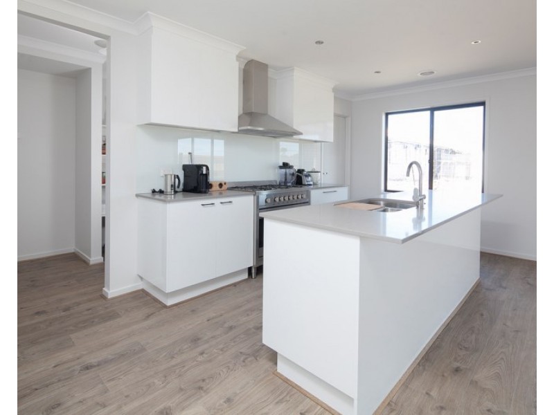 12 Yarra Street, Clyde VIC 3978