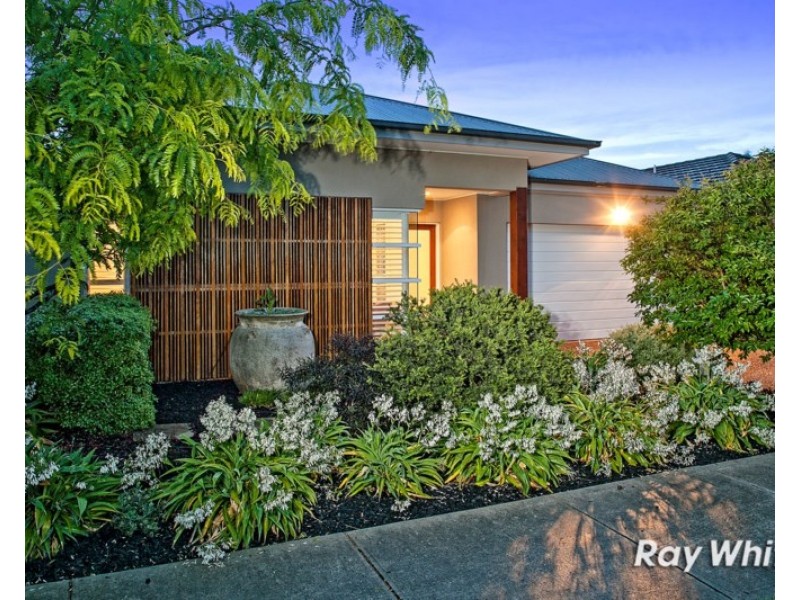 13 Crepe Avenue, Cranbourne West VIC 3977