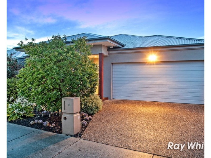 13 Crepe Avenue, Cranbourne West VIC 3977