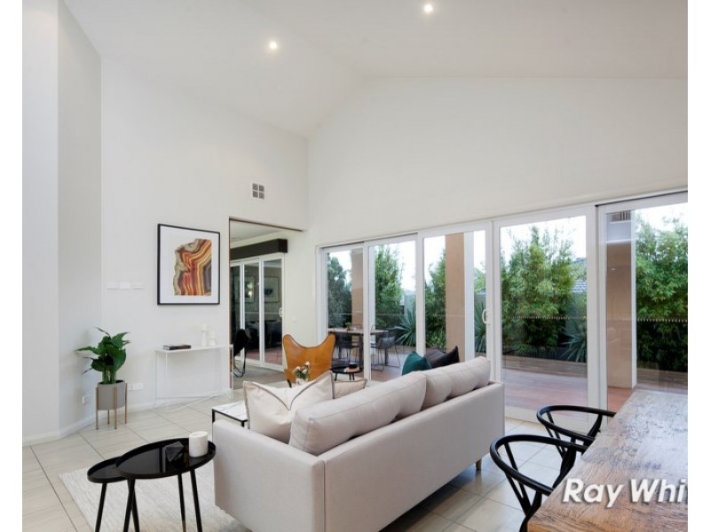 13 Crepe Avenue, Cranbourne West VIC 3977