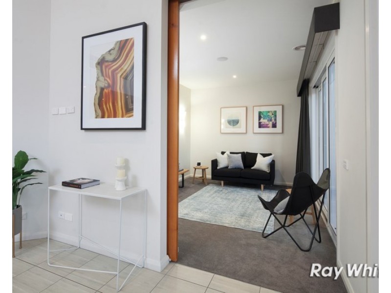 13 Crepe Avenue, Cranbourne West VIC 3977