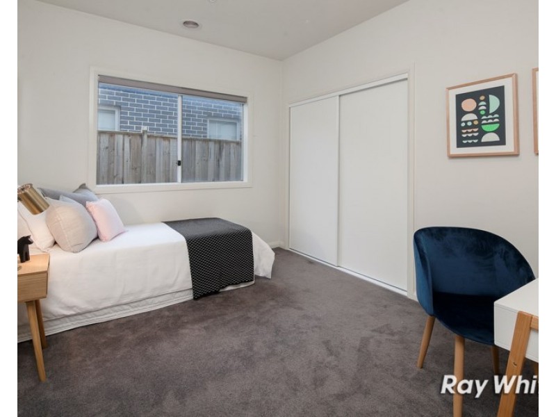 13 Crepe Avenue, Cranbourne West VIC 3977