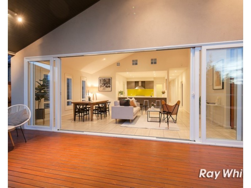 13 Crepe Avenue, Cranbourne West VIC 3977