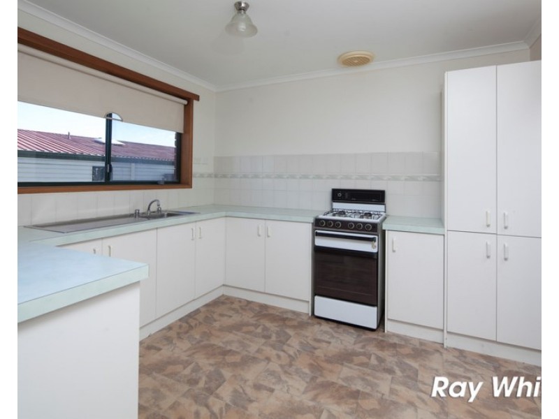 2/18 Monze Drive, Langwarrin VIC 3910