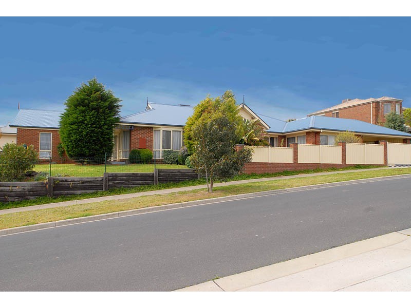 2 Bottlebrush Court, Langwarrin VIC 3910