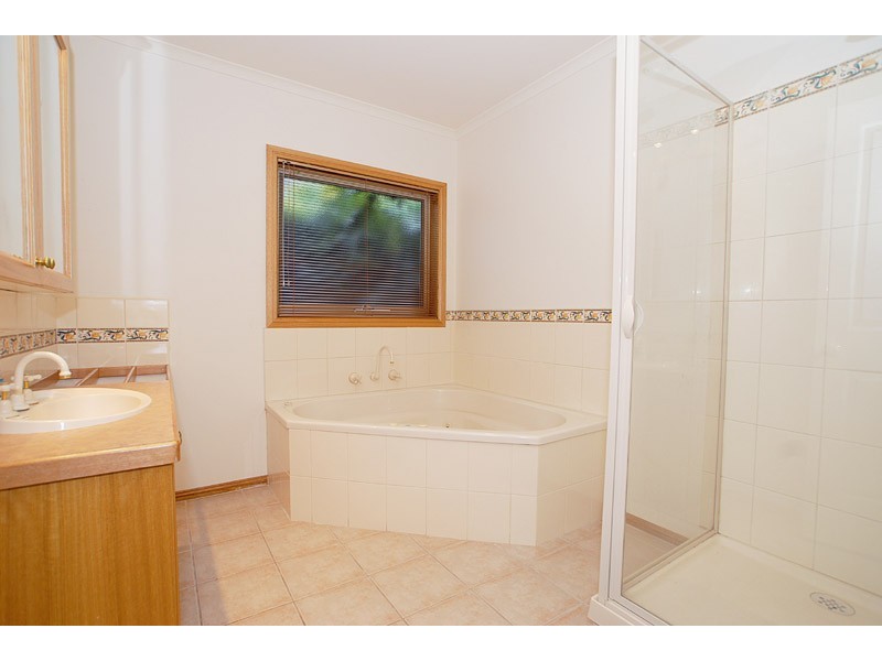 2 Bottlebrush Court, Langwarrin VIC 3910