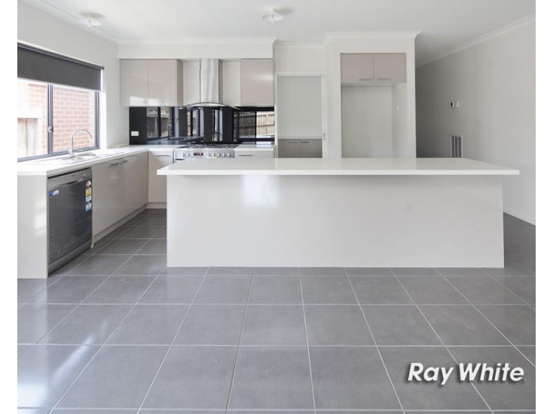 35 Alarah Boulevard, Cranbourne West VIC 3977