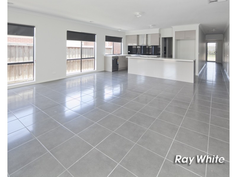 35 Alarah Boulevard, Cranbourne West VIC 3977