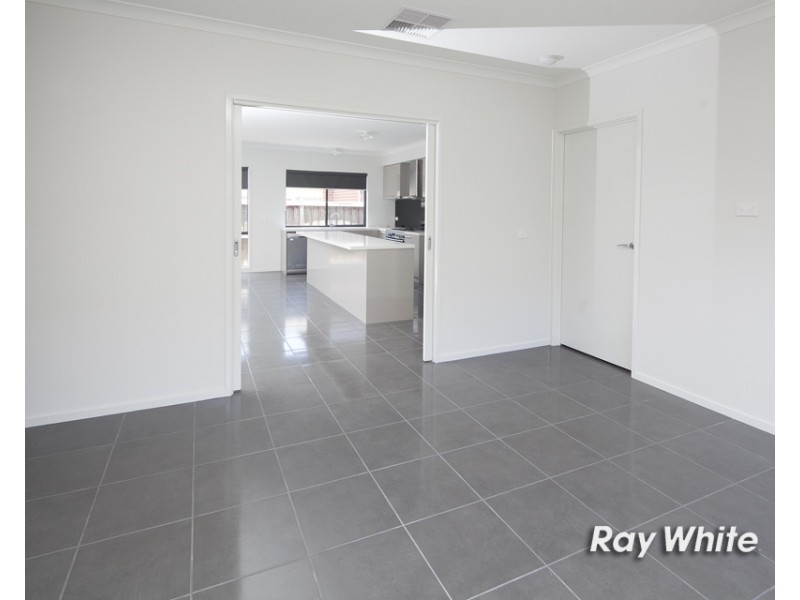 35 Alarah Boulevard, Cranbourne West VIC 3977