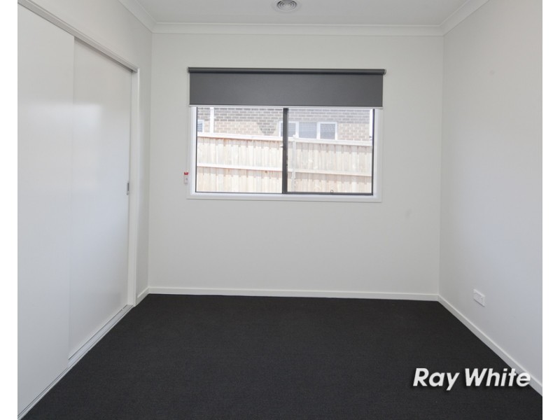 35 Alarah Boulevard, Cranbourne West VIC 3977