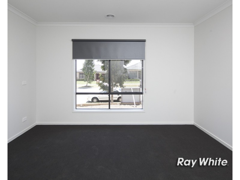 35 Alarah Boulevard, Cranbourne West VIC 3977