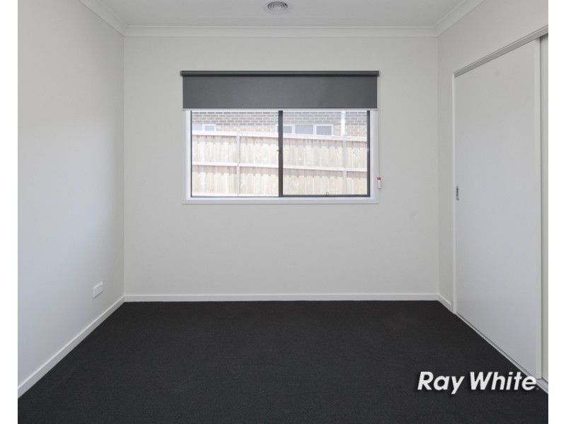 35 Alarah Boulevard, Cranbourne West VIC 3977