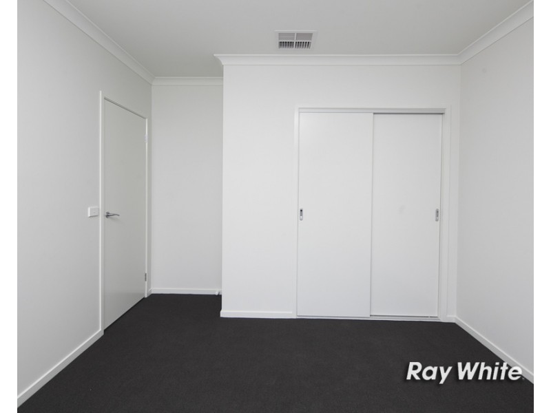 35 Alarah Boulevard, Cranbourne West VIC 3977