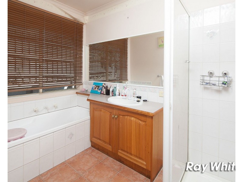 4 Sandra Court, Langwarrin VIC 3910