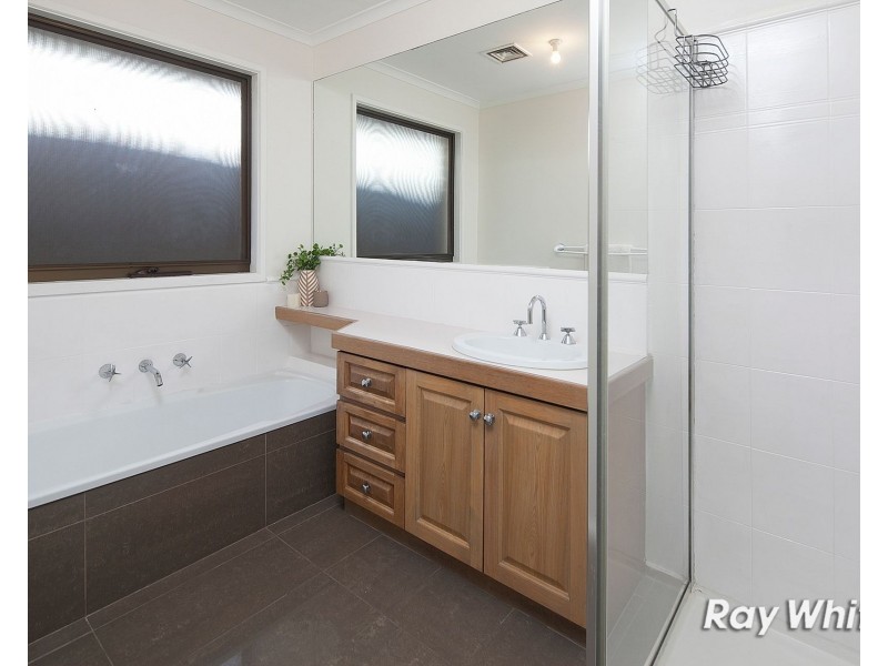 5 Cuneata Close, Langwarrin VIC 3910