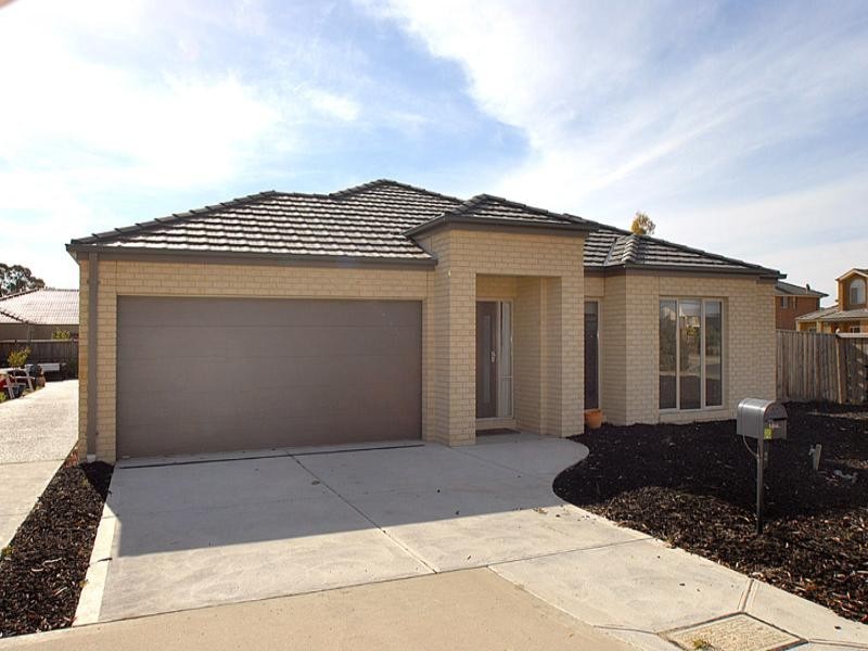 2 Valentine Road, Langwarrin VIC 3910