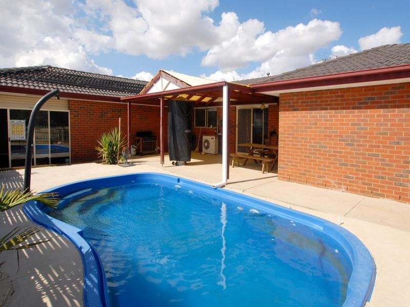 14 Grasswren Close, Langwarrin VIC 3910