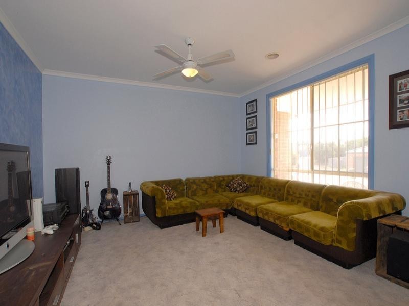 14 Grasswren Close, Langwarrin VIC 3910