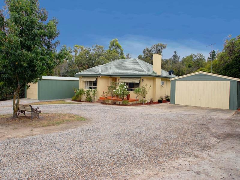 5 Woodlands Road, Cranbourne South VIC 3977