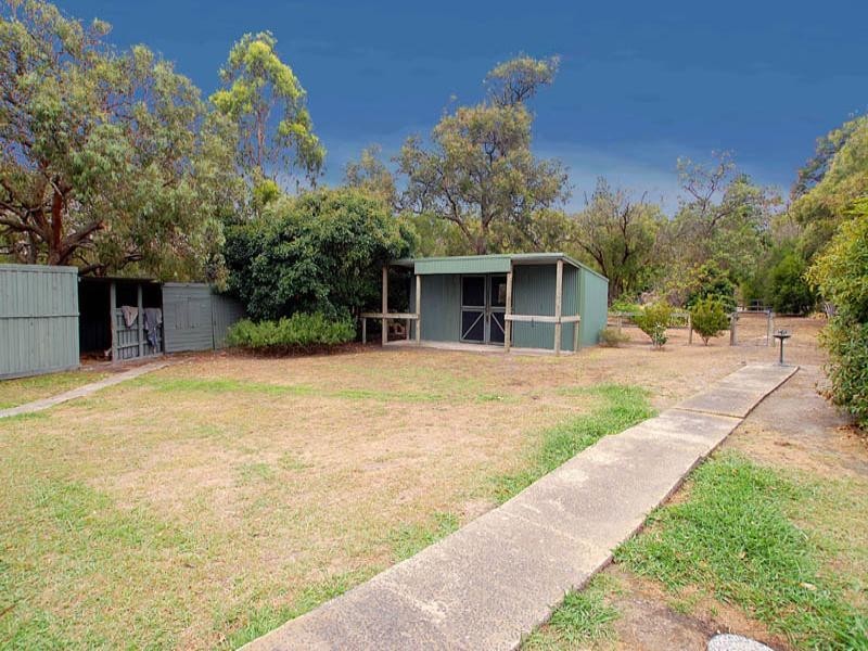 5 Woodlands Road, Cranbourne South VIC 3977