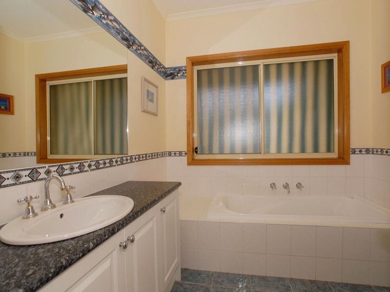 106 Weeroona Road, Langwarrin VIC 3910