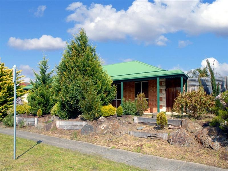 13 Gum Nut Drive, Langwarrin VIC 3910