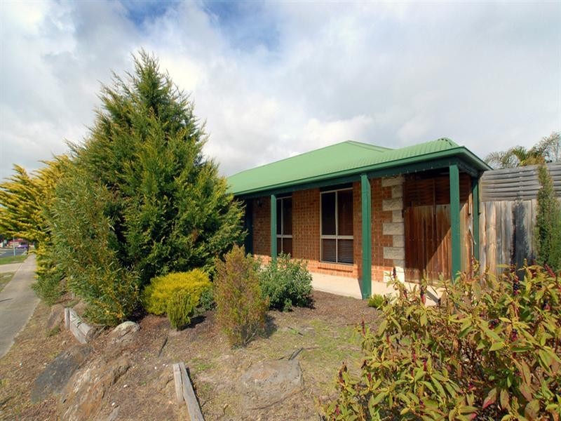 13 Gum Nut Drive, Langwarrin VIC 3910