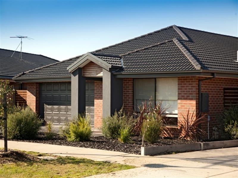 15 Belvista Way, Cranbourne South VIC 3977