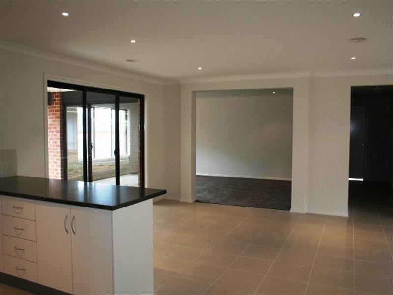 15 Belvista Way, Cranbourne South VIC 3977