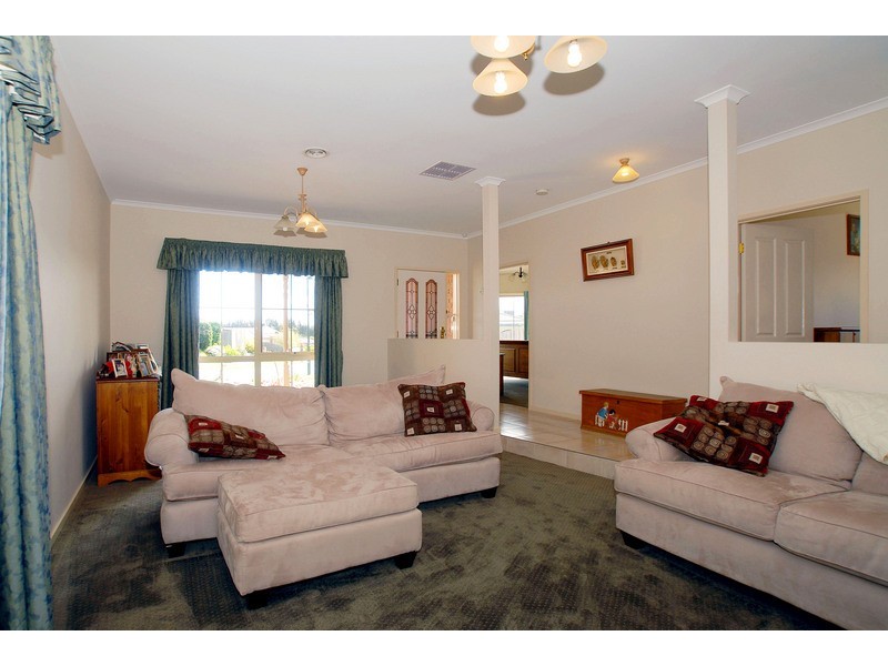 15 Huntingtower Crescent, Langwarrin VIC 3910