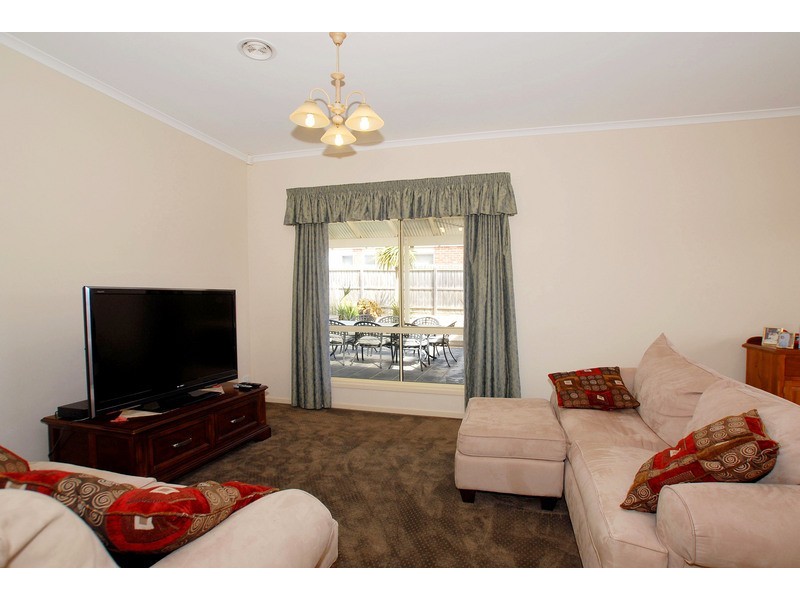 15 Huntingtower Crescent, Langwarrin VIC 3910