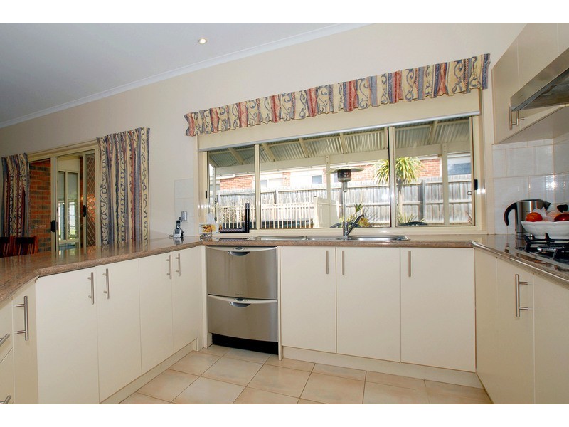 15 Huntingtower Crescent, Langwarrin VIC 3910