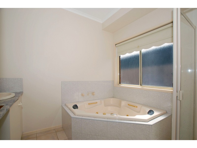 15 Huntingtower Crescent, Langwarrin VIC 3910