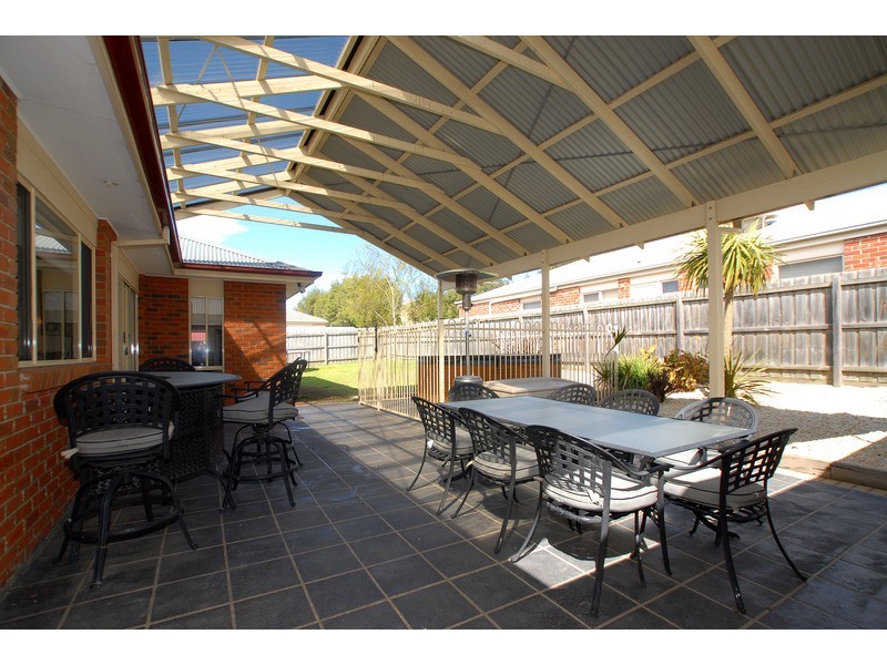 15 Huntingtower Crescent, Langwarrin VIC 3910