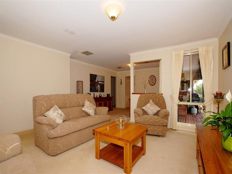 2 Ebony Drive, Langwarrin VIC 3910