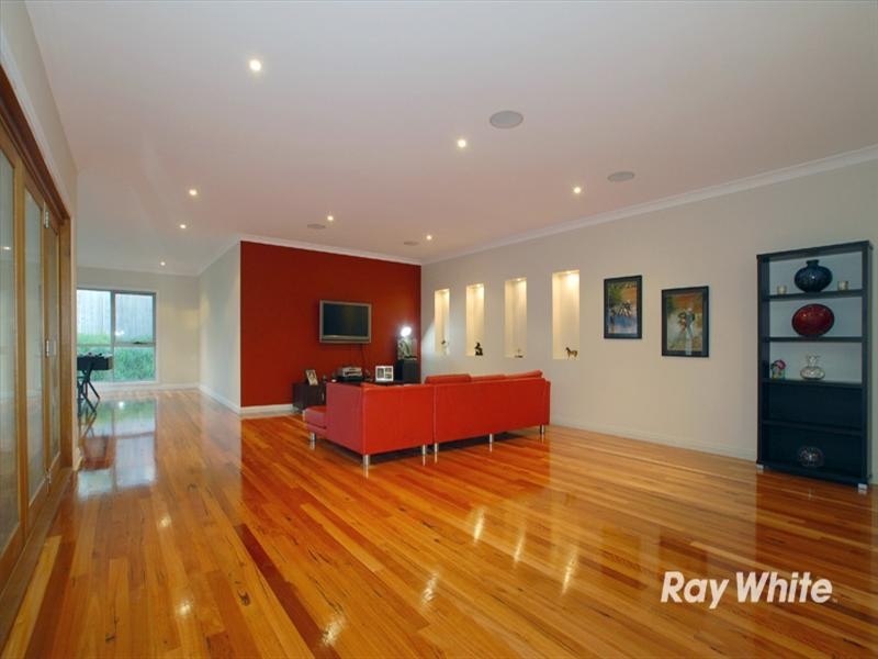 5 Crenada Close, Langwarrin VIC 3910